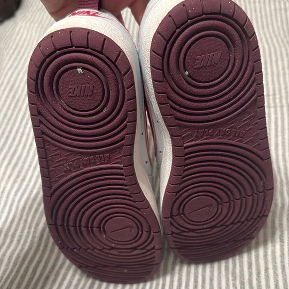 Nike Sneakers in White and Pink - Picture 5 of 5